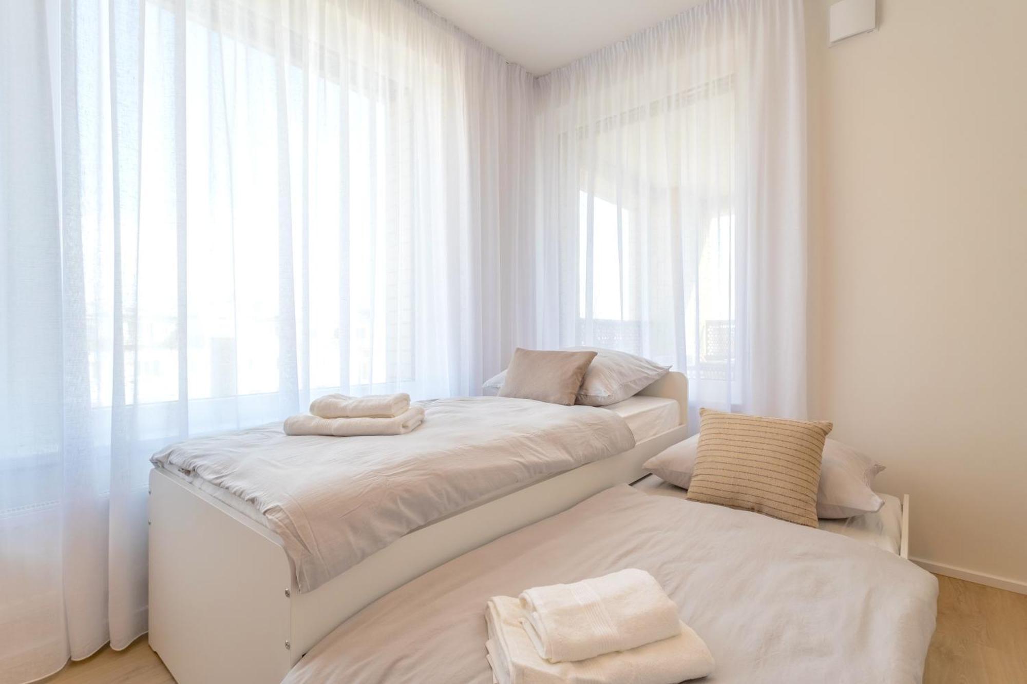 Bright 2Br - 5Th Floor, Balcony, Free Parking By Gravity Pragueアパートメント エクステリア 写真