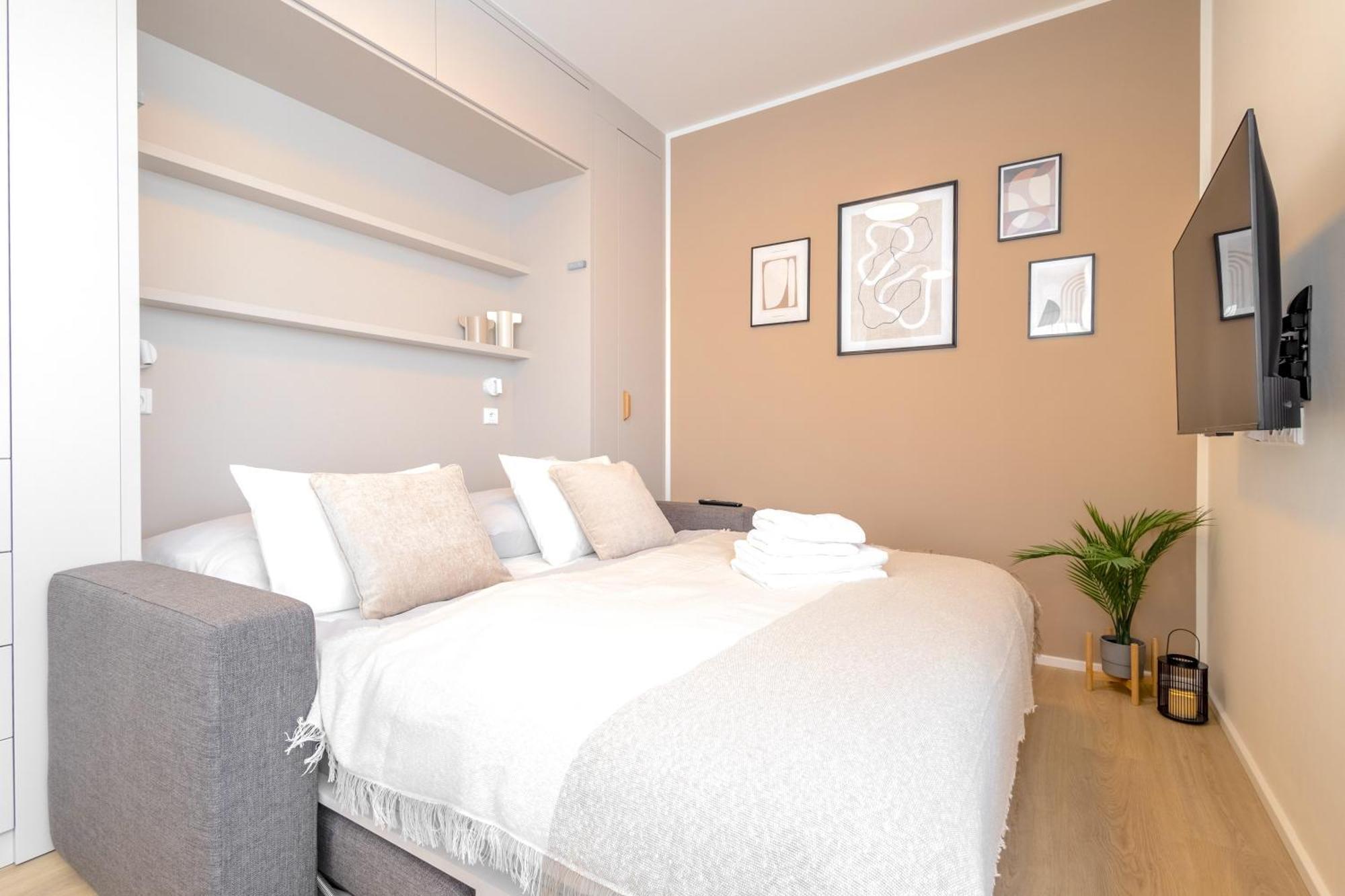 Bright 2Br - 5Th Floor, Balcony, Free Parking By Gravity Pragueアパートメント エクステリア 写真