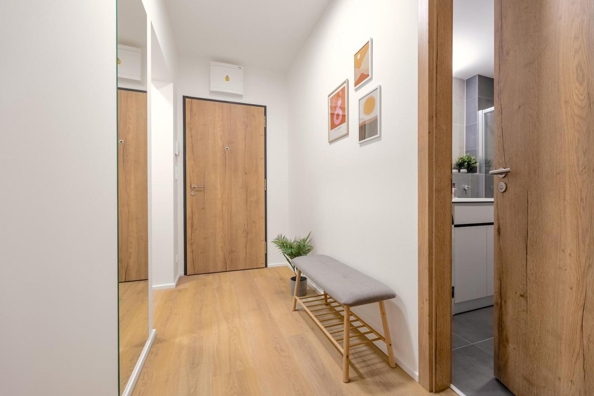 Bright 2Br - 5Th Floor, Balcony, Free Parking By Gravity Pragueアパートメント エクステリア 写真