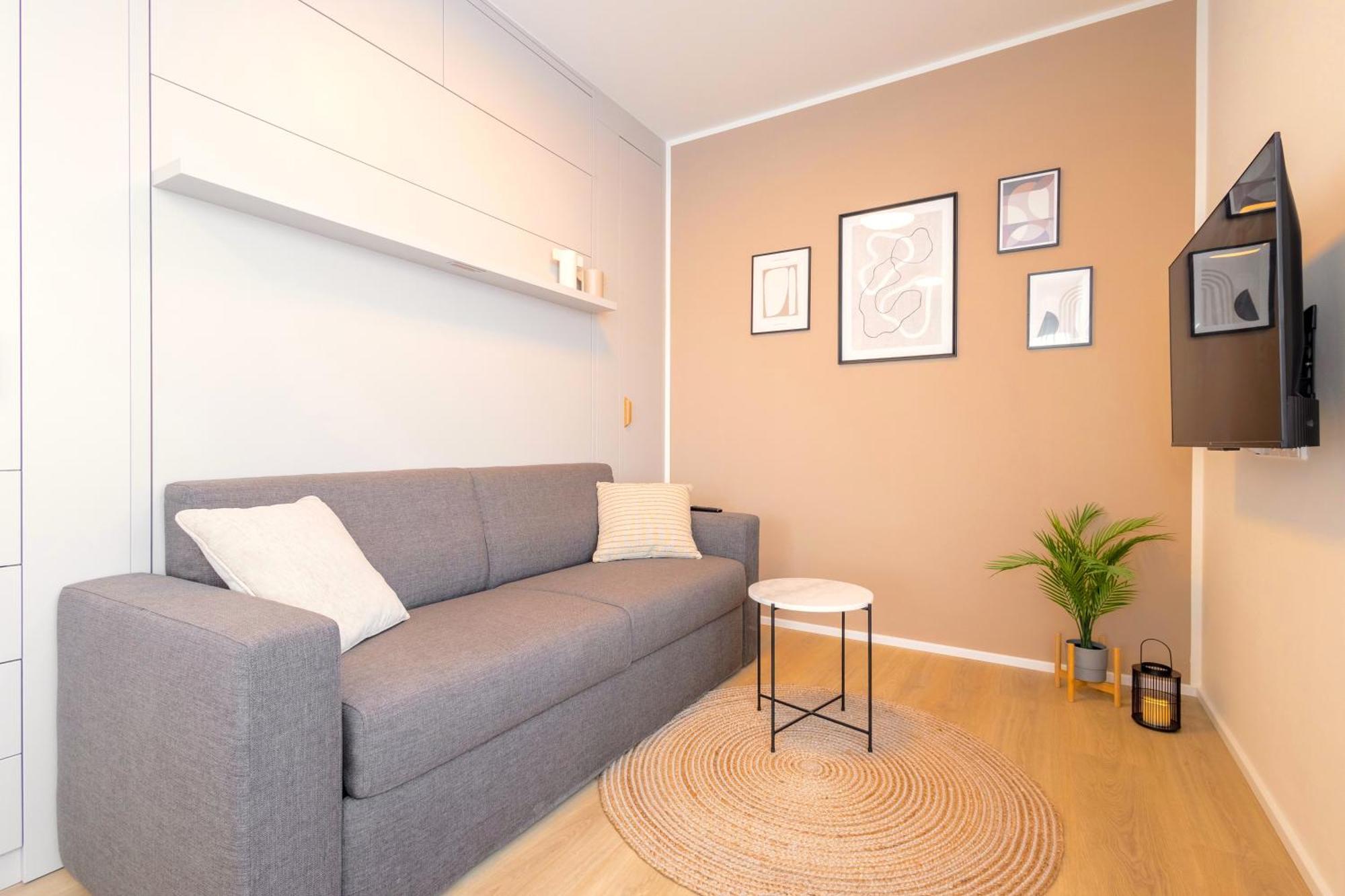 Bright 2Br - 5Th Floor, Balcony, Free Parking By Gravity Pragueアパートメント エクステリア 写真