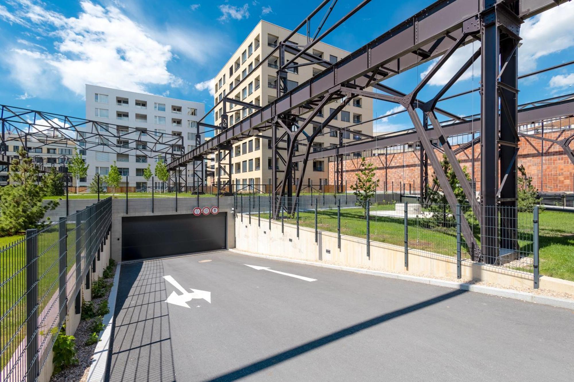 Bright 2Br - 5Th Floor, Balcony, Free Parking By Gravity Pragueアパートメント エクステリア 写真