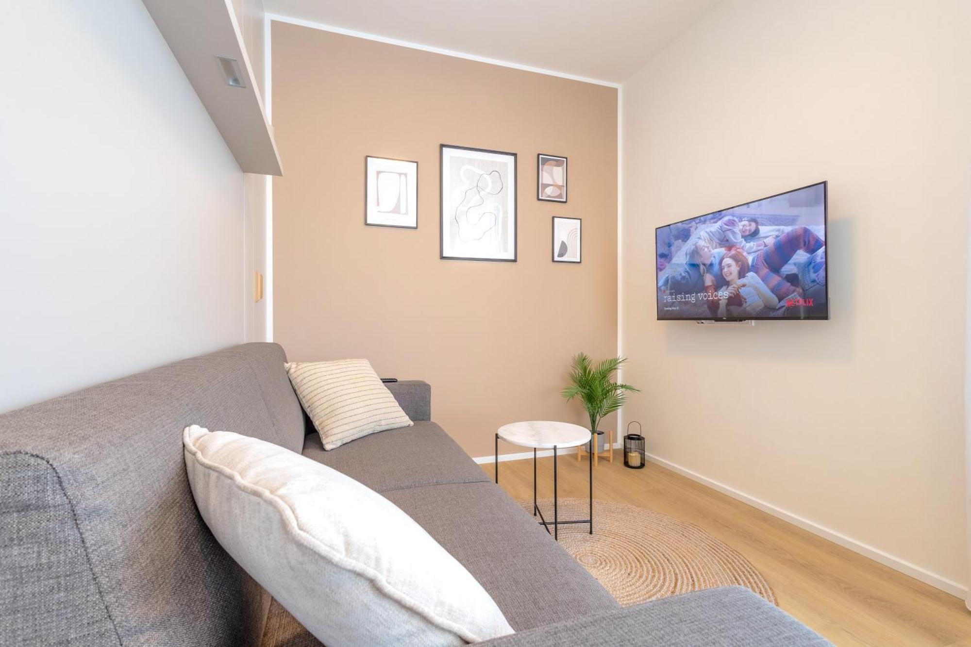 Bright 2Br - 5Th Floor, Balcony, Free Parking By Gravity Pragueアパートメント エクステリア 写真