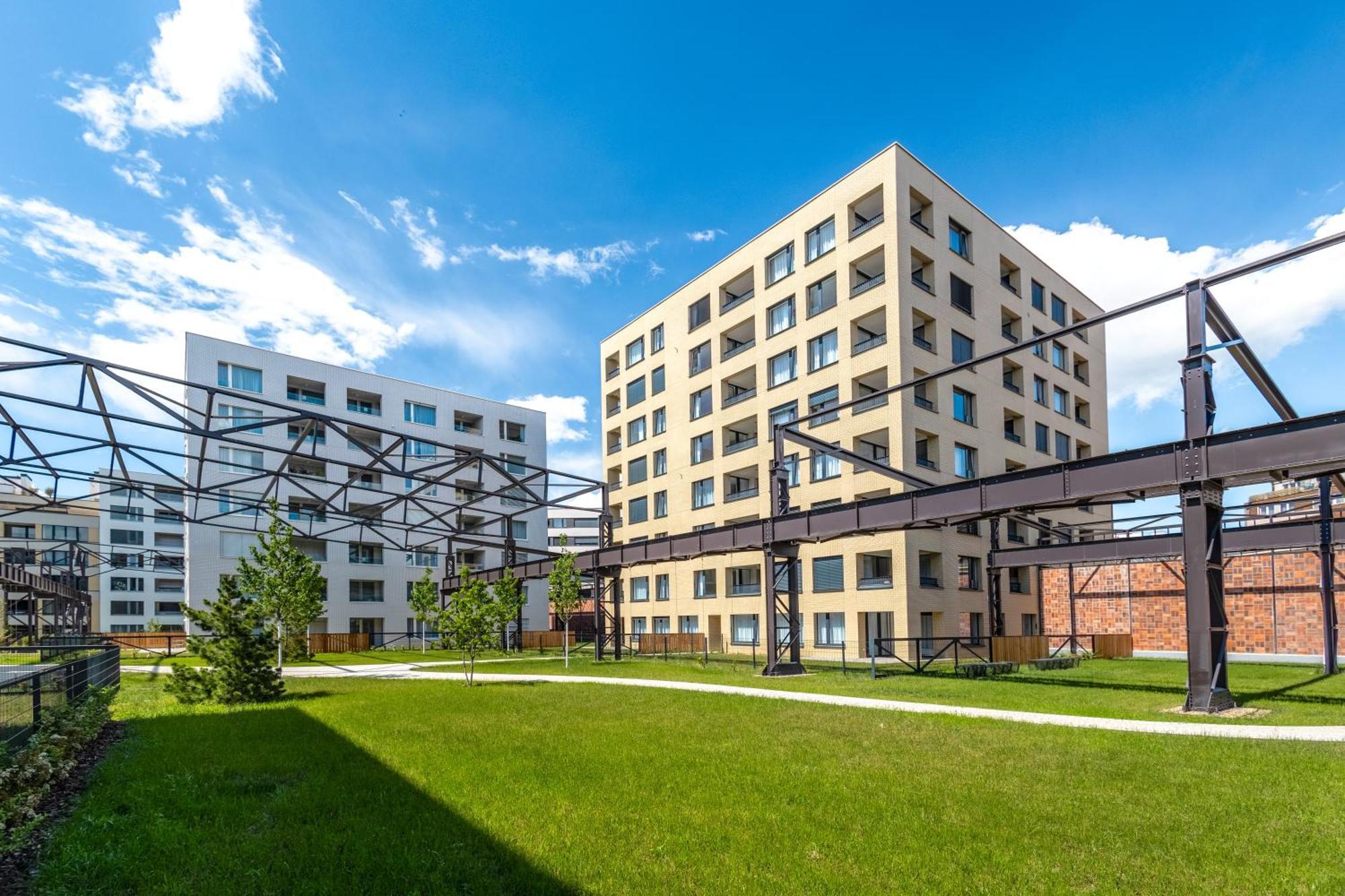 Bright 2Br - 5Th Floor, Balcony, Free Parking By Gravity Pragueアパートメント エクステリア 写真