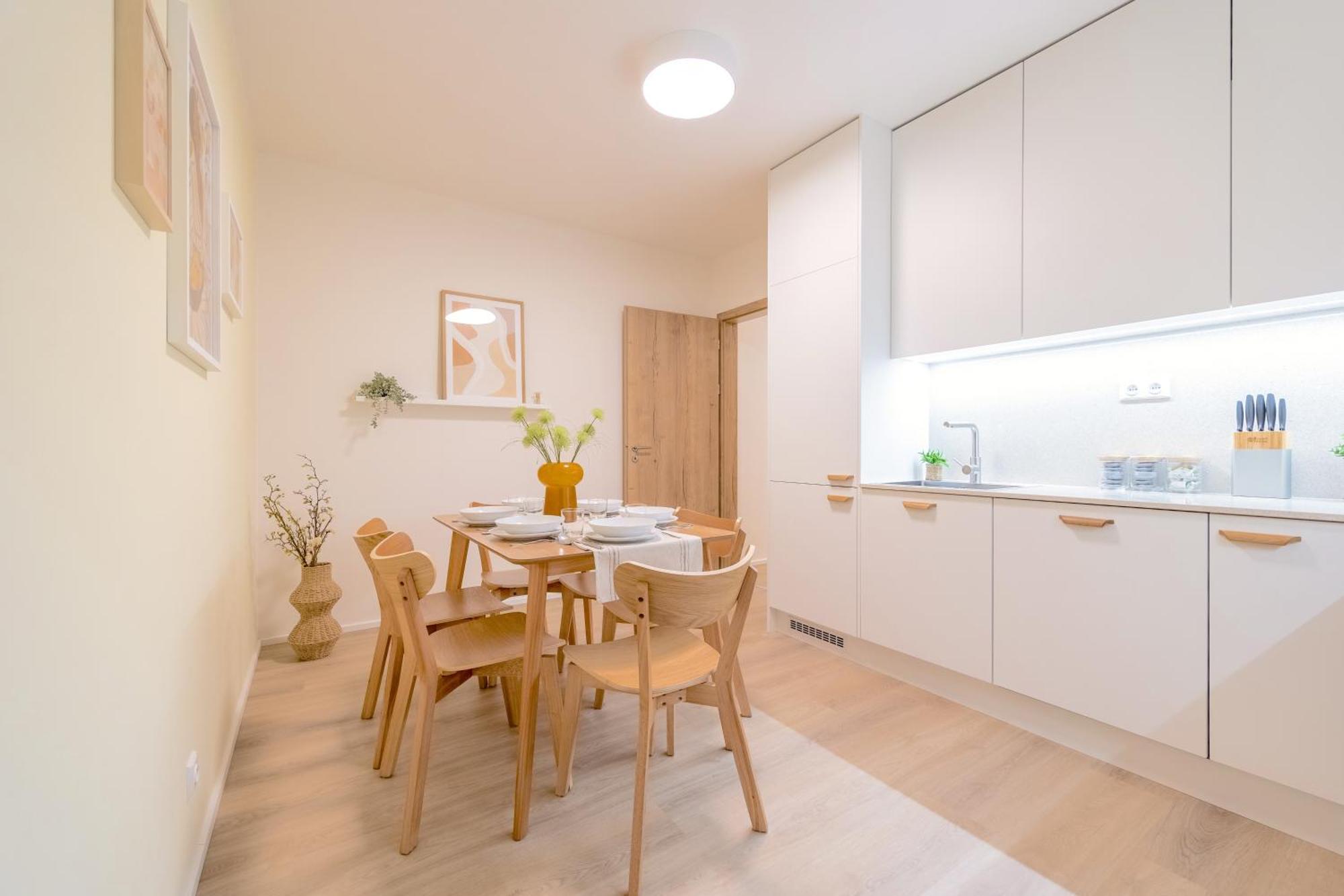 Bright 2Br - 5Th Floor, Balcony, Free Parking By Gravity Pragueアパートメント エクステリア 写真