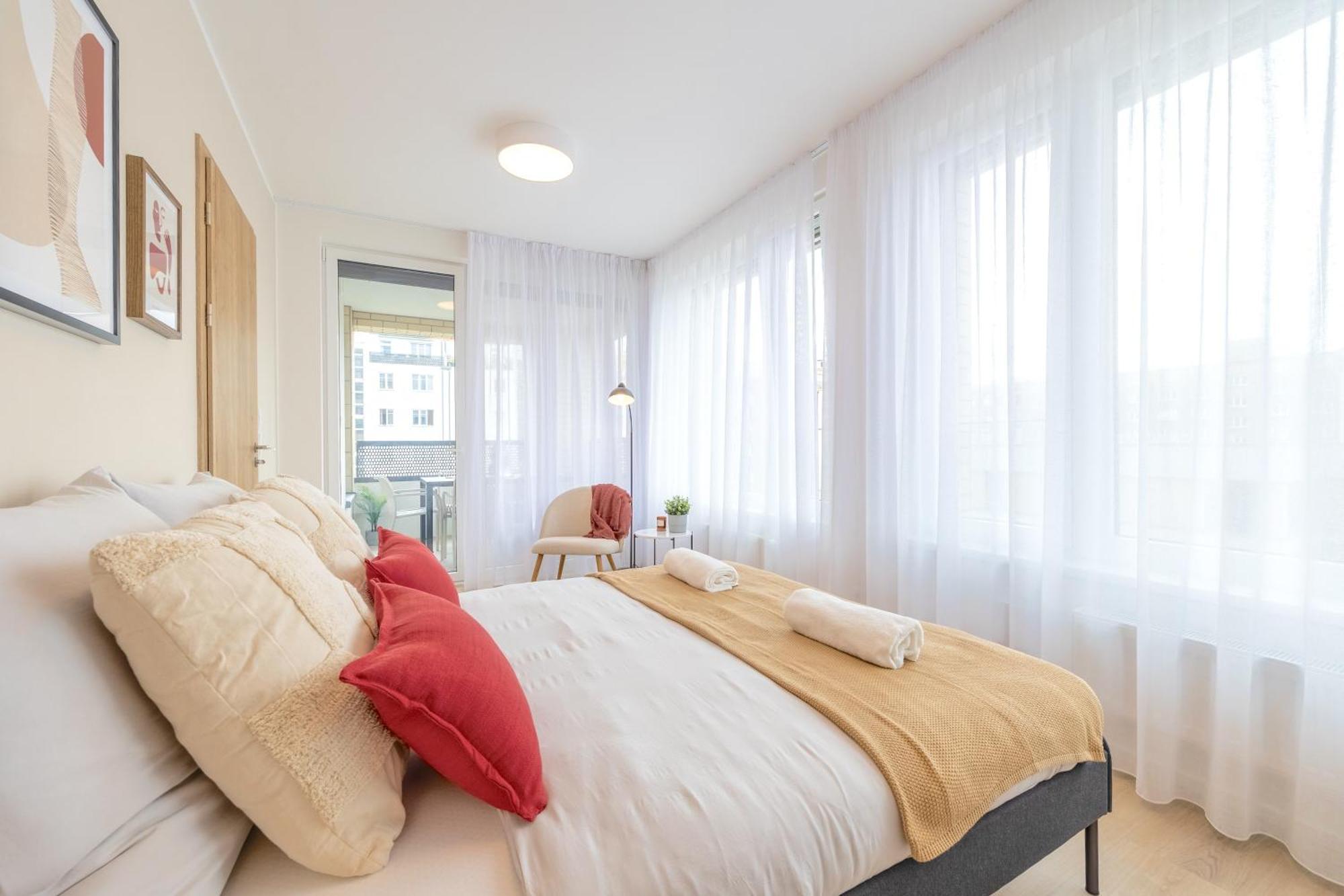 Bright 2Br - 5Th Floor, Balcony, Free Parking By Gravity Pragueアパートメント エクステリア 写真