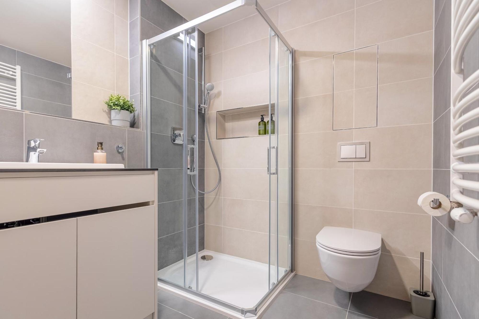 Bright 2Br - 5Th Floor, Balcony, Free Parking By Gravity Pragueアパートメント エクステリア 写真