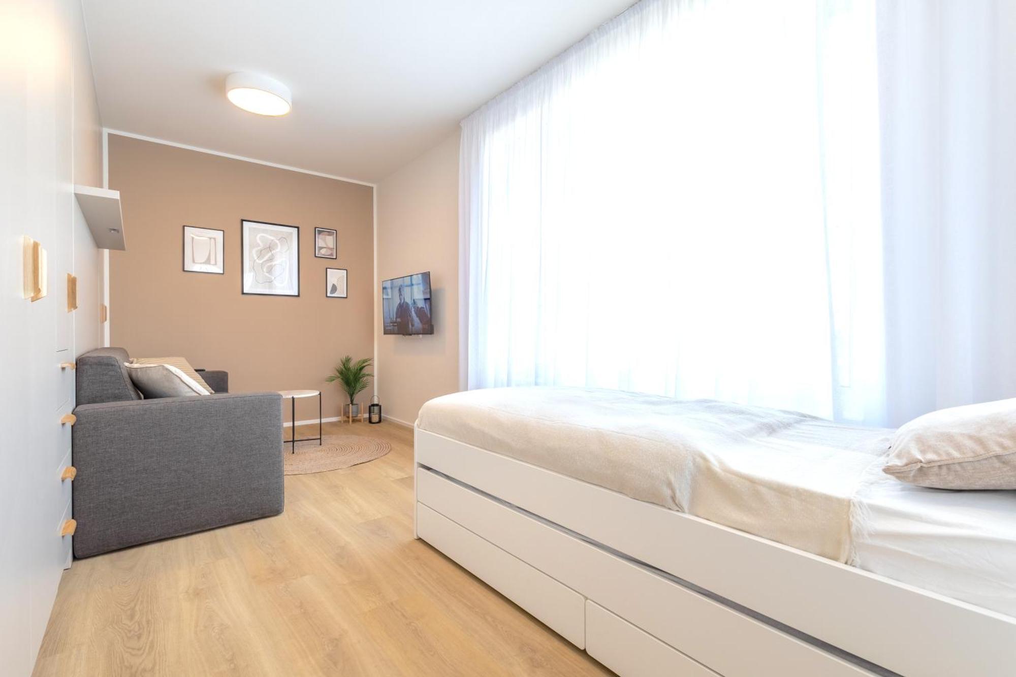 Bright 2Br - 5Th Floor, Balcony, Free Parking By Gravity Pragueアパートメント エクステリア 写真
