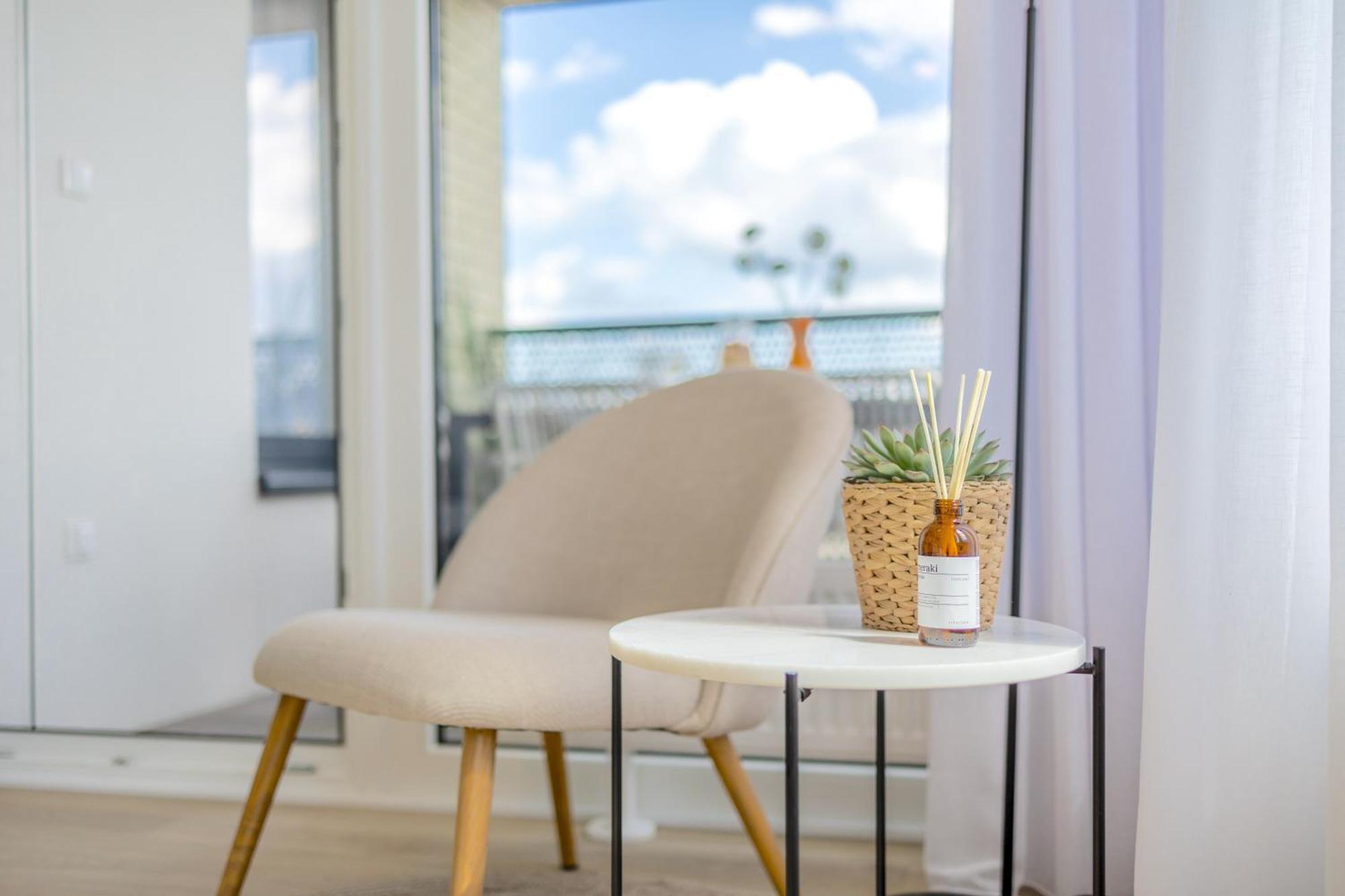 Bright 2Br - 5Th Floor, Balcony, Free Parking By Gravity Pragueアパートメント エクステリア 写真