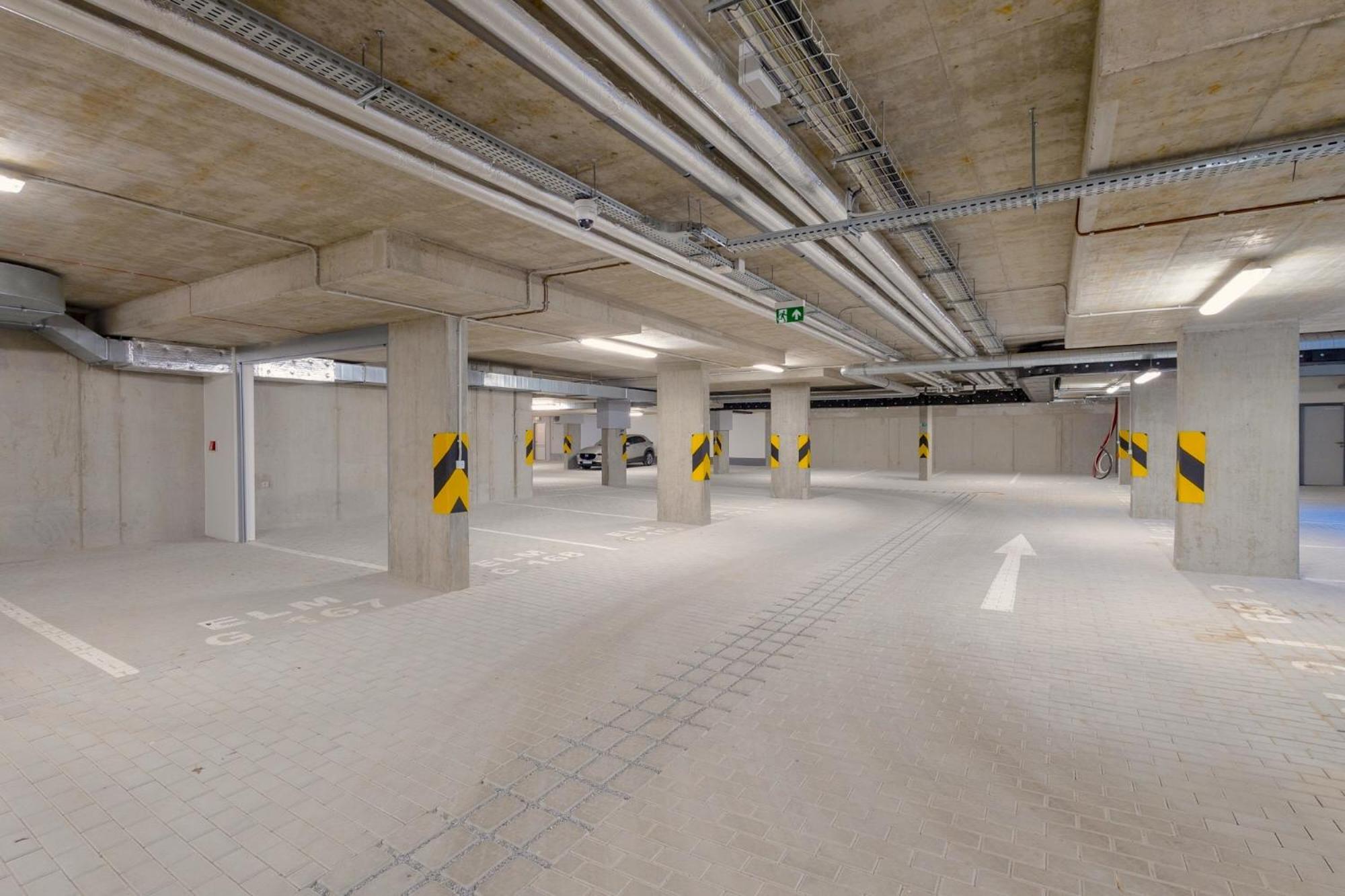 Bright 2Br - 5Th Floor, Balcony, Free Parking By Gravity Pragueアパートメント エクステリア 写真